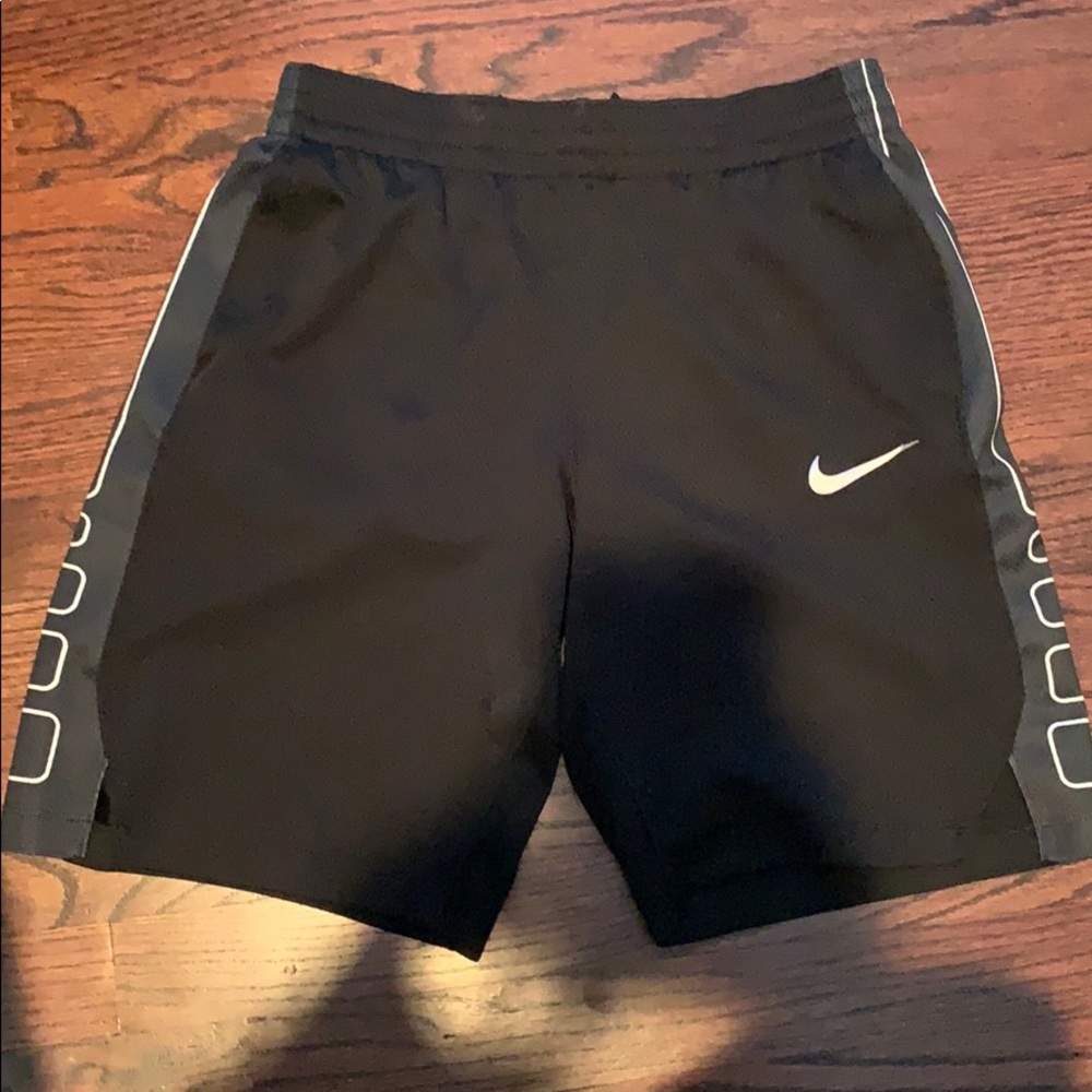 Nike Elite Stripe Shorts
